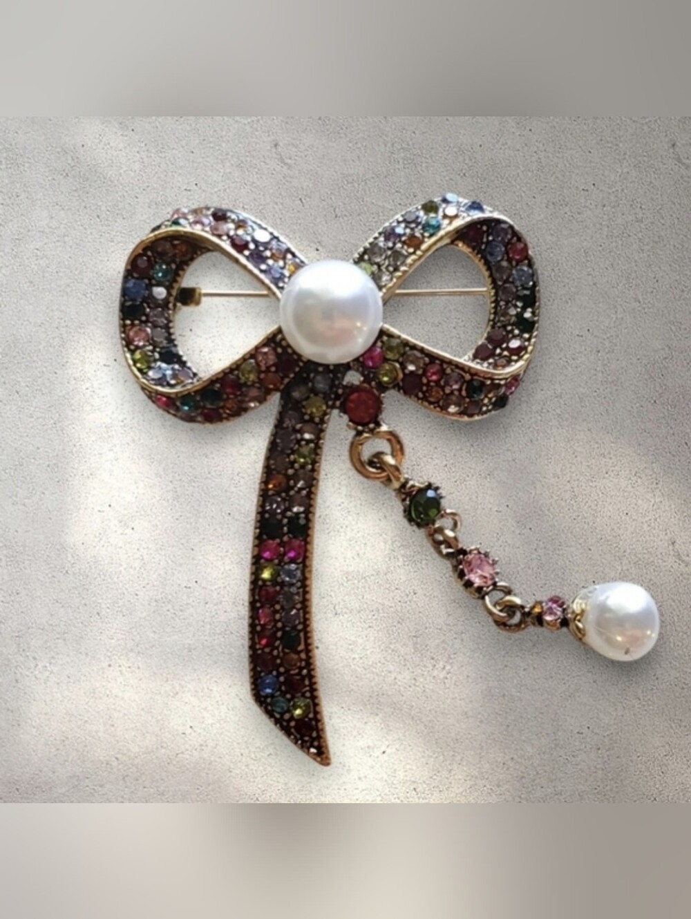Elegant Bow Brooch with Pearls